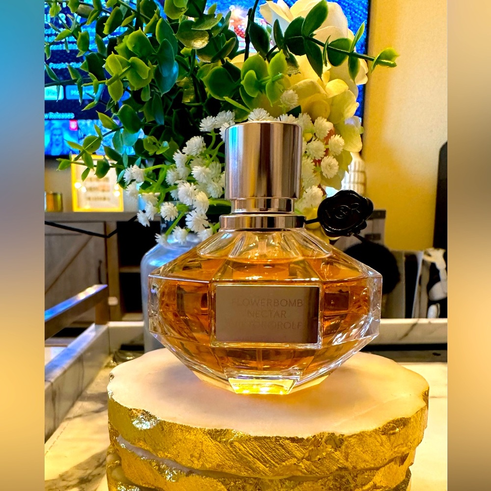 Flower Bomb Nectar Intense perfume